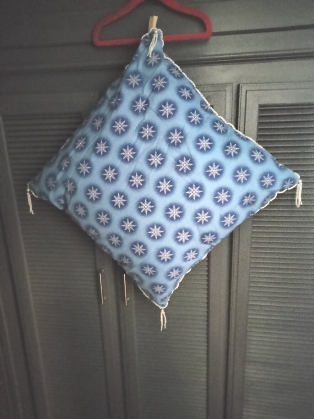 New Snowflake Print / Faux Pearl Beaded Pillow (B)